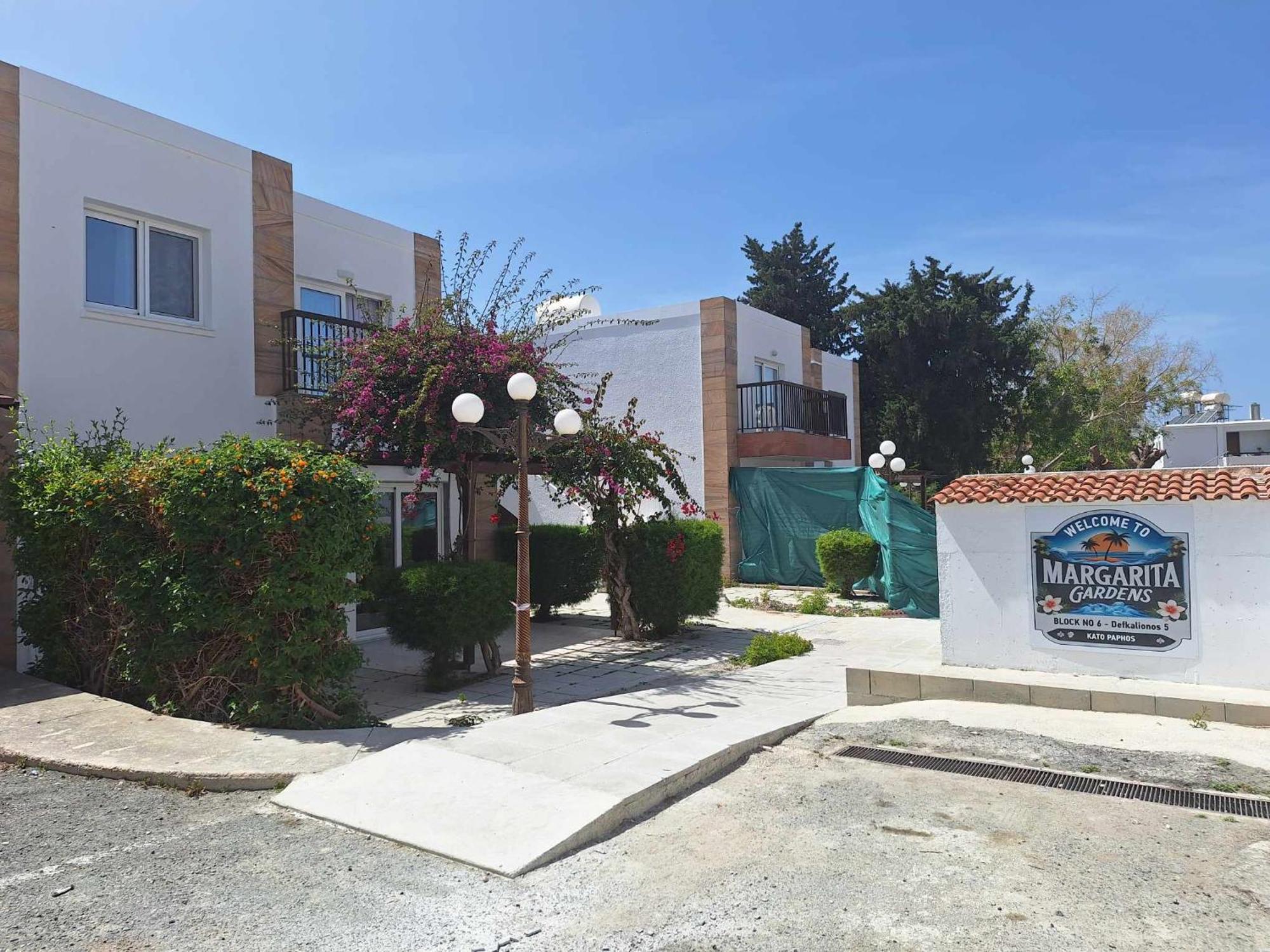 Stylish Apt Kato Paphos Close To Beach & Vibrant Harbor Life Exterior photo